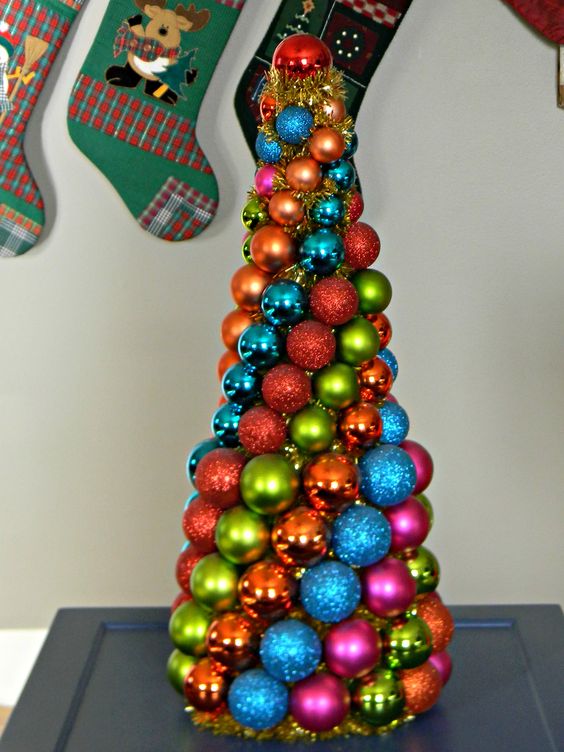 sapin boules sur cone 